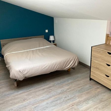 Studio Meuble Du Bourg Puymiclan Exteriör bild