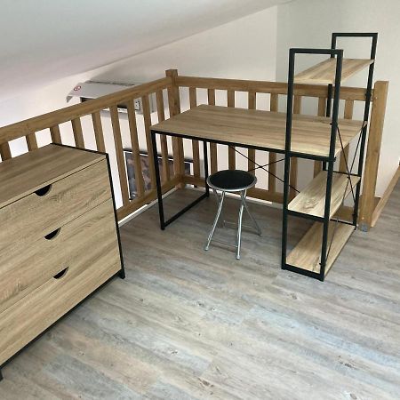 Studio Meuble Du Bourg Puymiclan Exteriör bild