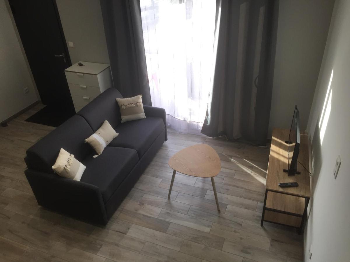 Studio Meuble Du Bourg Puymiclan Exteriör bild