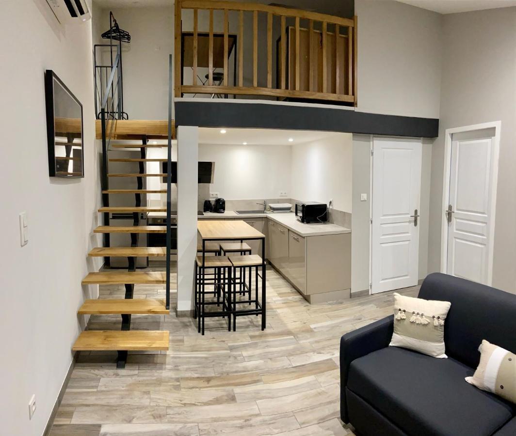 Studio Meuble Du Bourg Puymiclan Exteriör bild