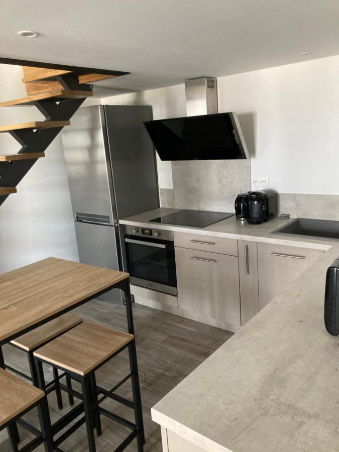 Studio Meuble Du Bourg Puymiclan Exteriör bild