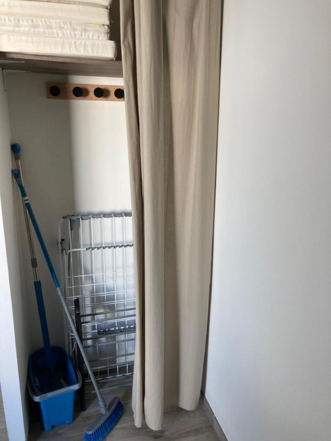 Studio Meuble Du Bourg Puymiclan Exteriör bild